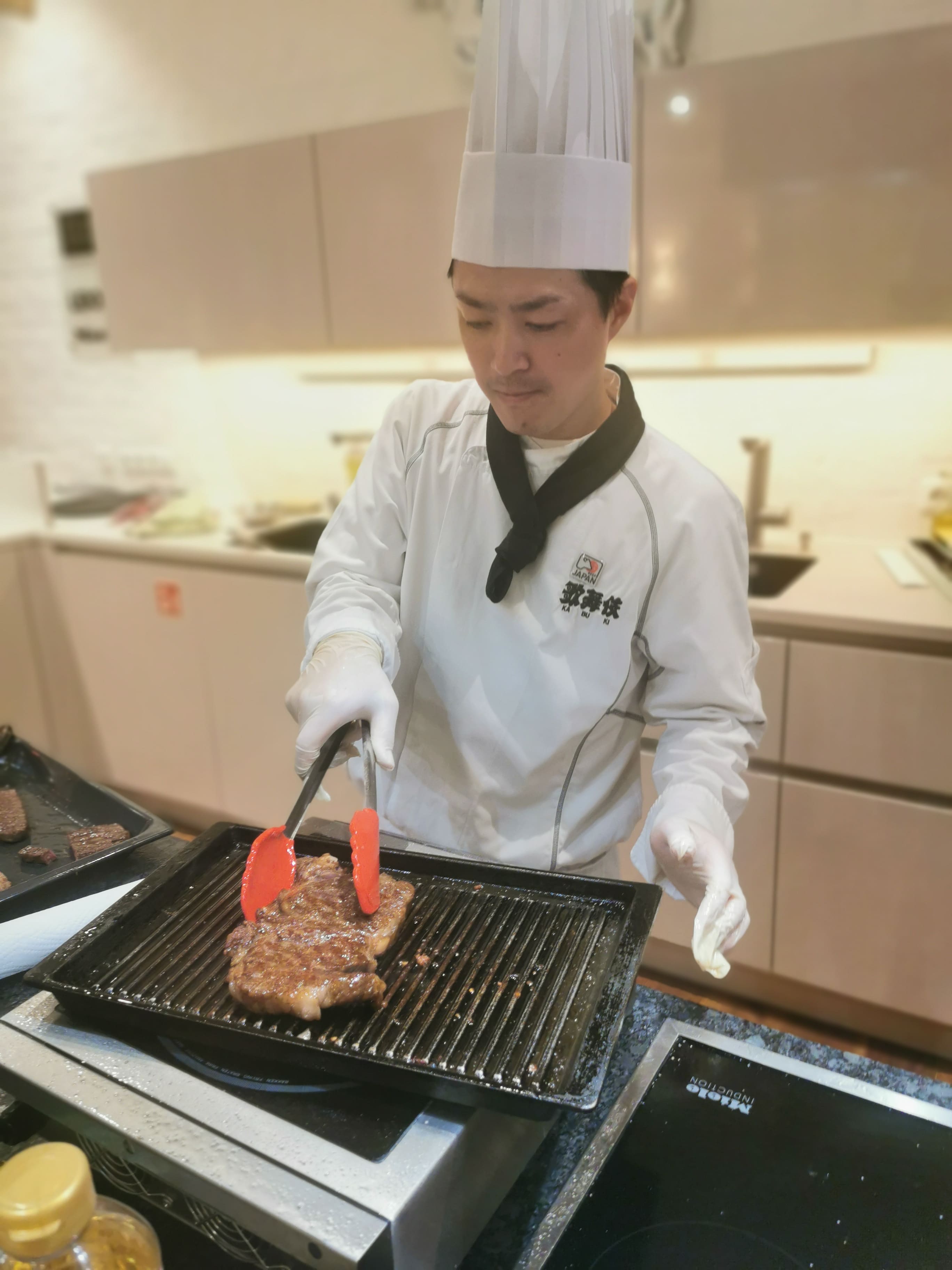 焼く人